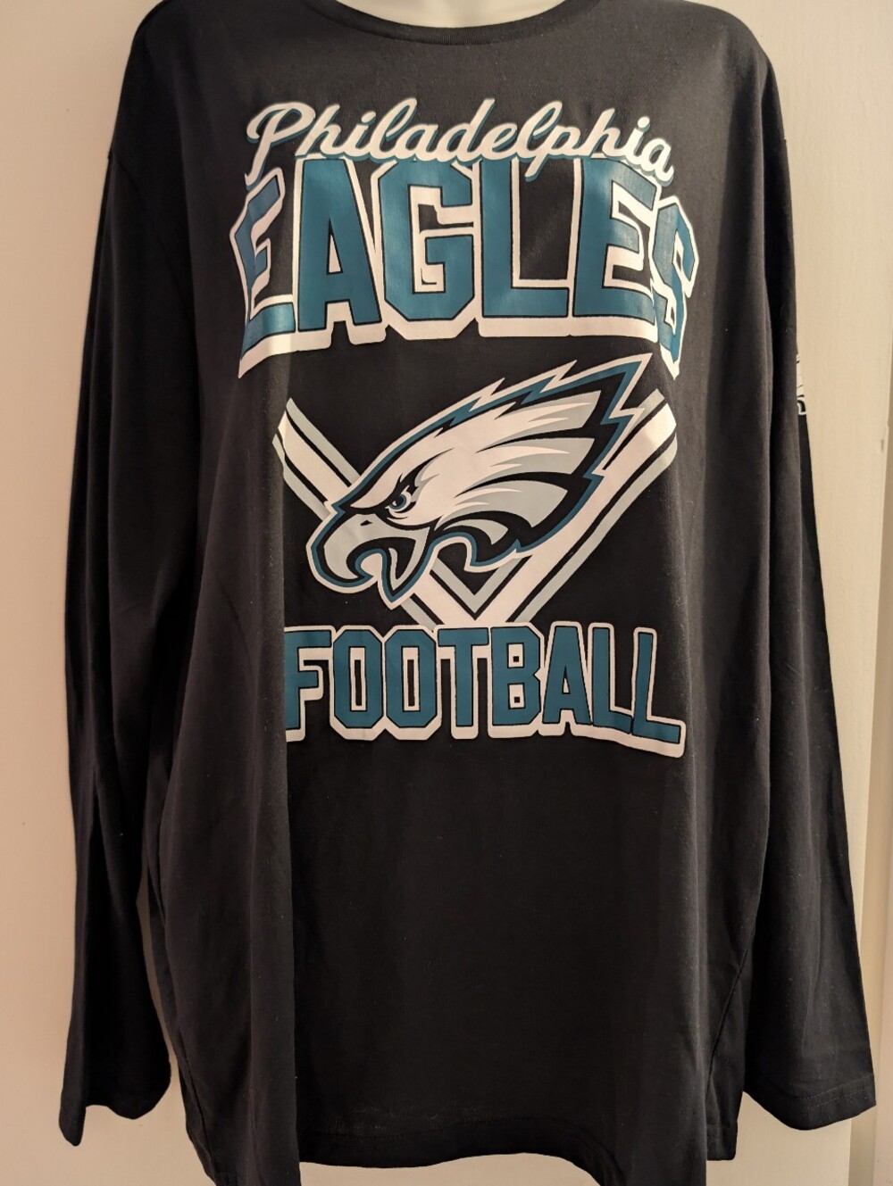 Philadelphia Eagles Black Long Sleeve Football Tee. Xl